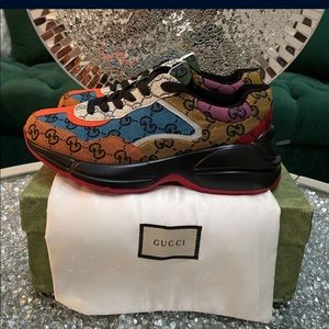 Gucci size 42 multicolor